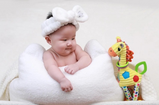 博尔塔拉蒙古宝宝头上的旋